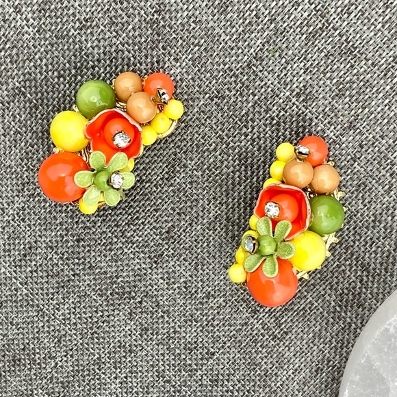 VINTAGE Fruit Cocktail Enamel Rhinestone Flower Earrings 1950s Showgirl - Picture 1 of 6